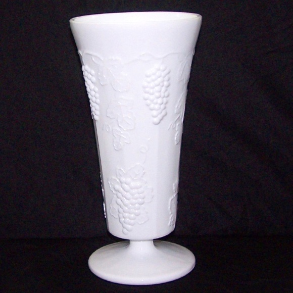 VTG Indiana Glass "Colony Harvest" Milk Glass Vase - Picture 1 of 9